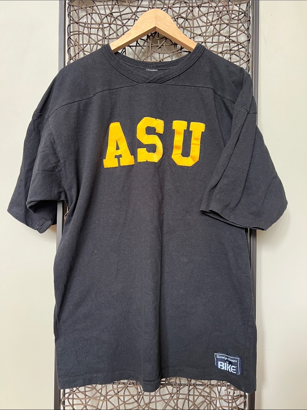 Bike vintage black ASU jersey cut t-shirt yellow embroider Arizona App State M